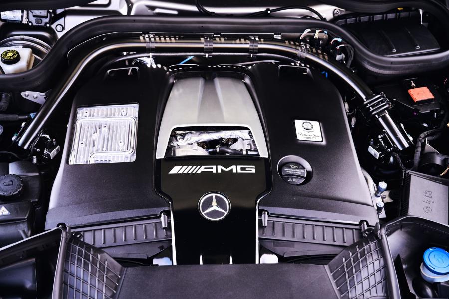 Моторный отсек Mercedes-AMG G63 (W463) 2018 года  (UK) (фото 31 из 40)